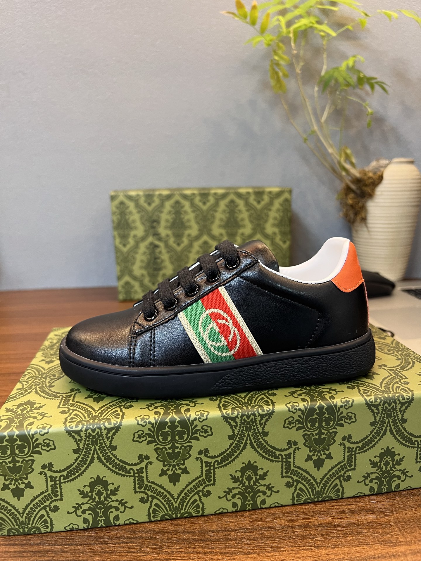 Children's shoes child